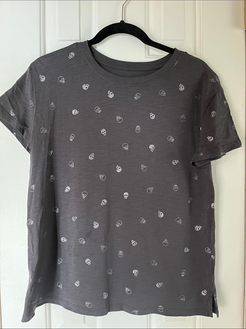 Maurices Gray Short Sleeve Tee with Metallic  Skull Print